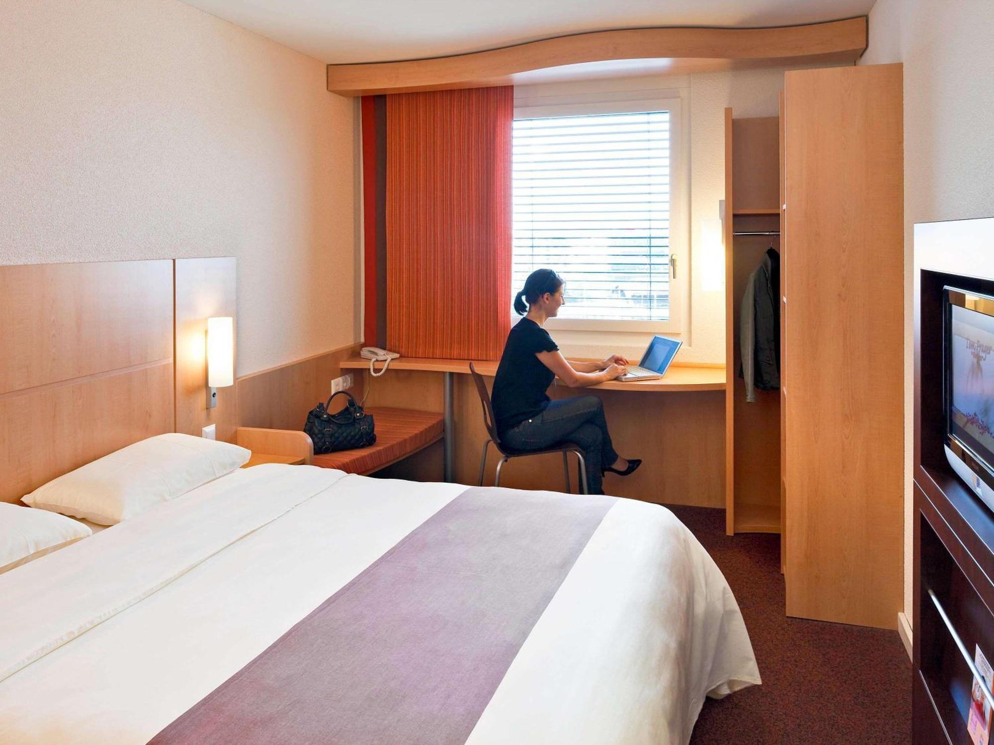 Ibis Basel Bahnhof Hotel Exterior photo
