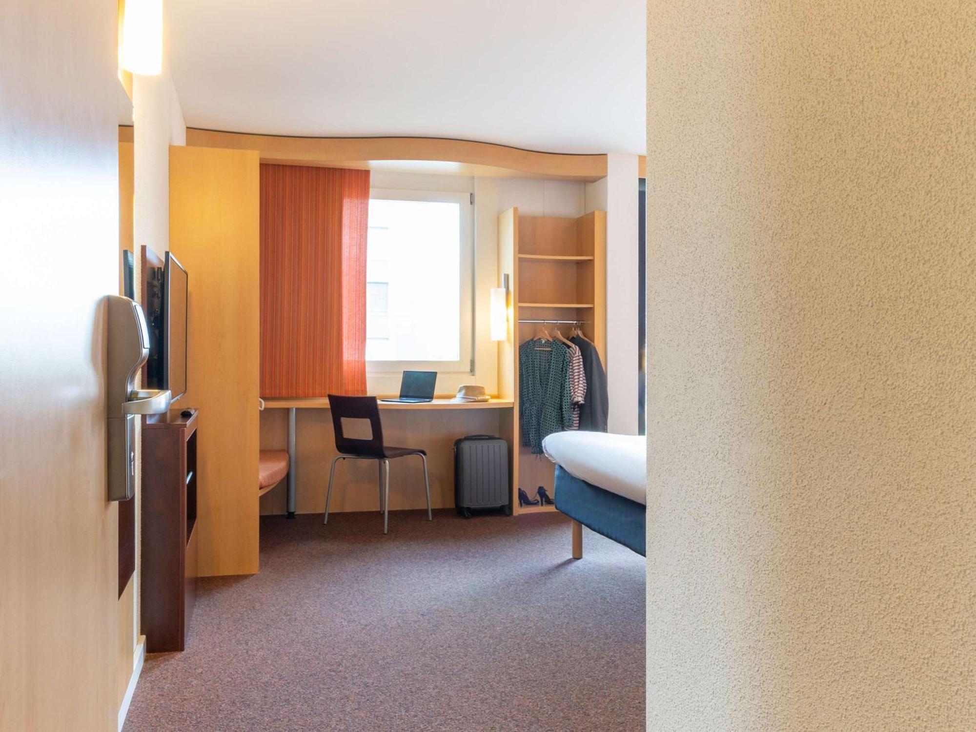 Ibis Basel Bahnhof Hotel Exterior photo