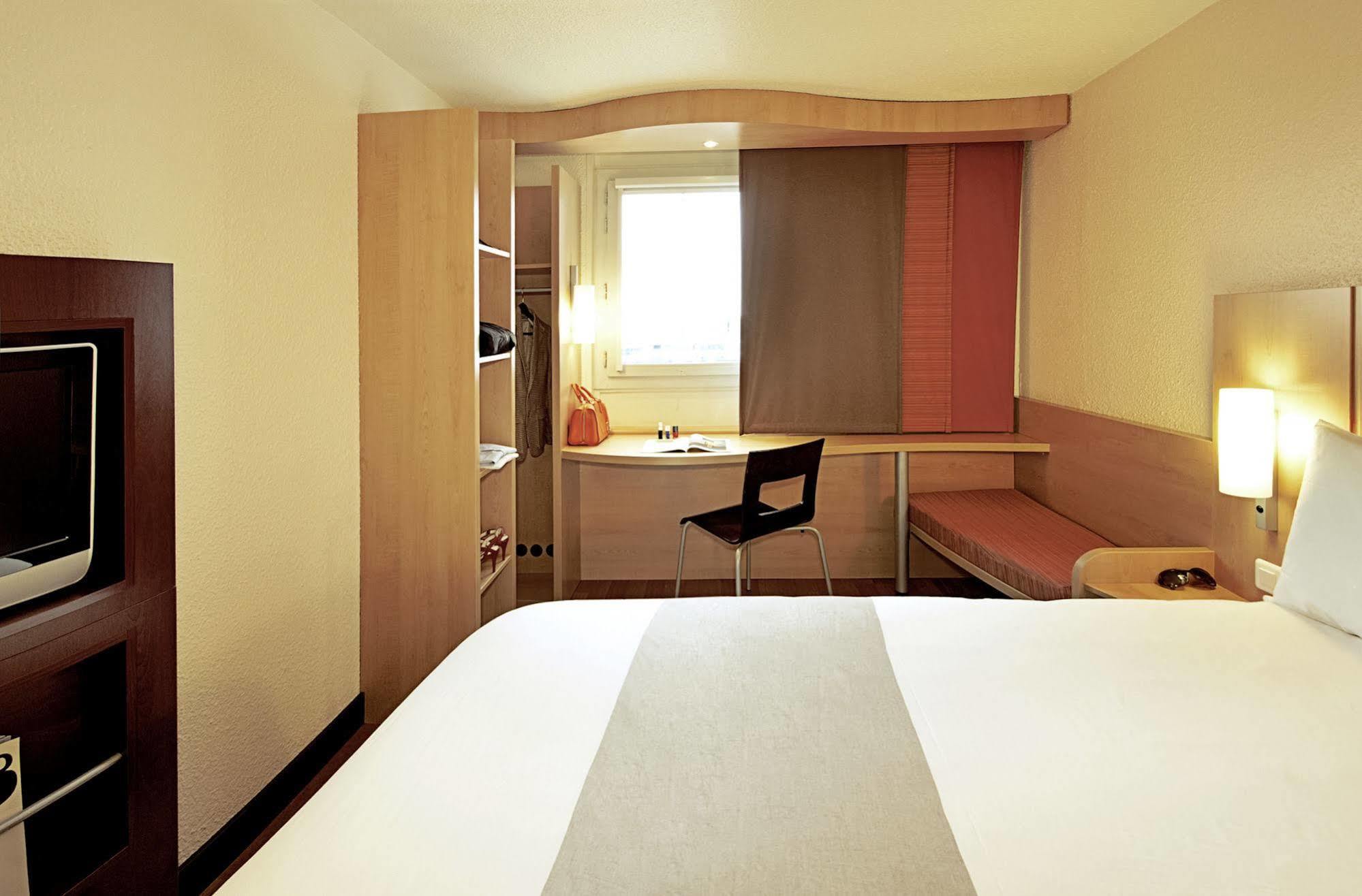 Ibis Basel Bahnhof Hotel Exterior photo